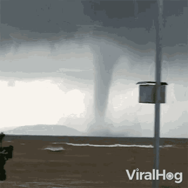 Waterspouts Viralhog GIF - Waterspouts Viralhog Tornadic Waterspouts GIFs
