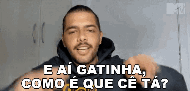 a man with a beard is smiling and says e ai gatinha como e que ce ta