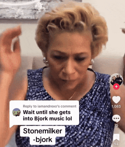 a woman is sitting on a couch with a reply to lamandrexo