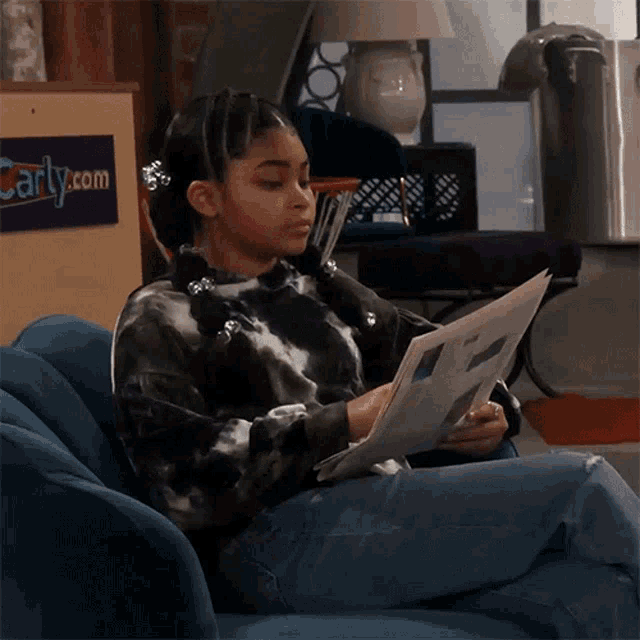 Reading Newspaper Millicent GIF - Reading Newspaper Millicent Icarly GIFs