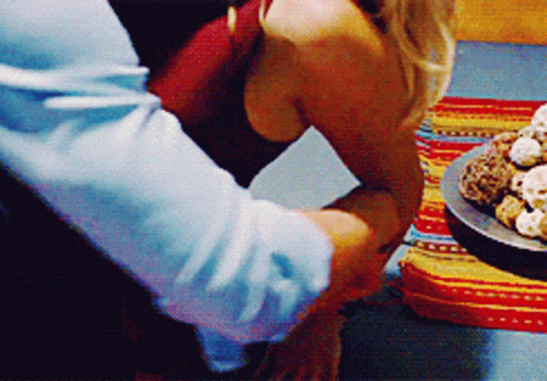 Reese Witherspoon Tom Hardy GIF - Reese Witherspoon Tom Hardy Foksrun GIFs