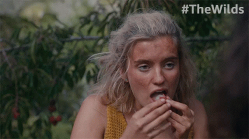 Eating Shelby Goodkind GIF - Eating Shelby Goodkind The Wilds GIFs