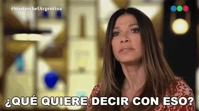 a woman says que quiere decir con eso on a screen