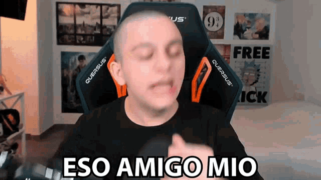 a man in a gaming chair says eso amigo mio in spanish