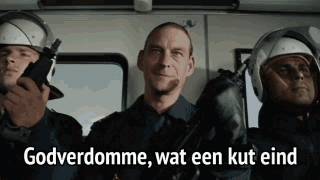 a man holding a gun with the words godverdomme wat een kut eind behind him