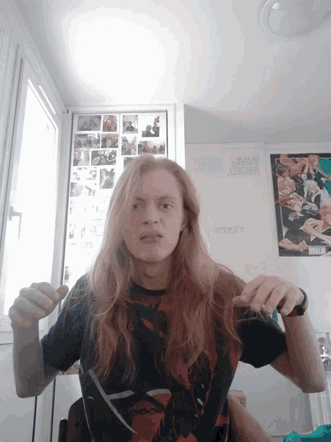 Pierrickmoji Trop Loin GIF