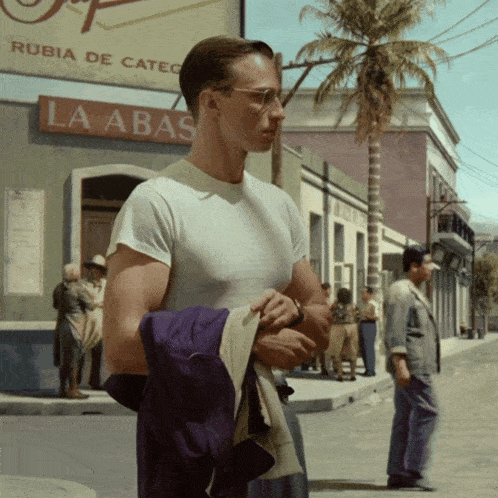 a man is standing in front of a building that says la abas