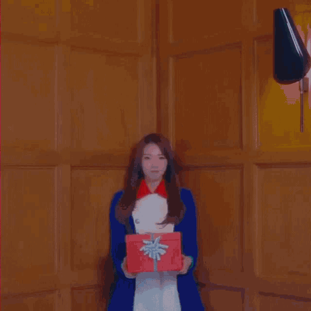 Ha Seul Gifts GIF - Ha Seul Gifts Balloon GIFs