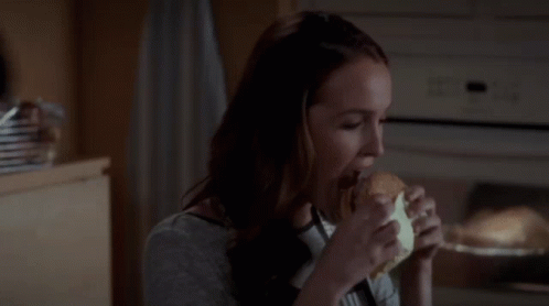 Greys Anatomy Jo Wilson GIF - Greys Anatomy Jo Wilson Eating Burger GIFs