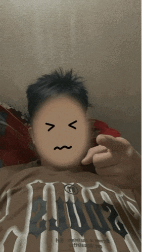 a person with a face drawn on their face is wearing a shirt that says king