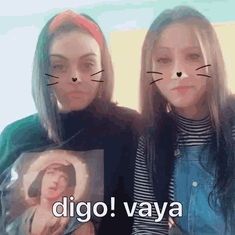 two girls are standing next to each other and one of them is wearing a shirt that says ' digo ! vaya ' on it