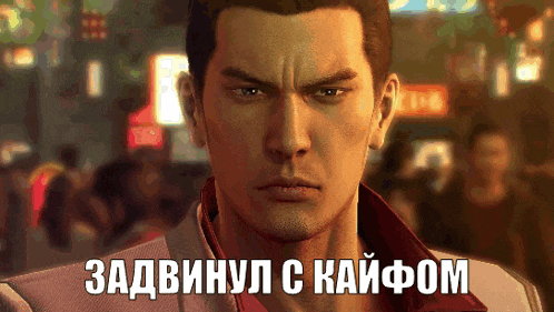 a man in a suit stands in front of a crowd with a foreign language caption