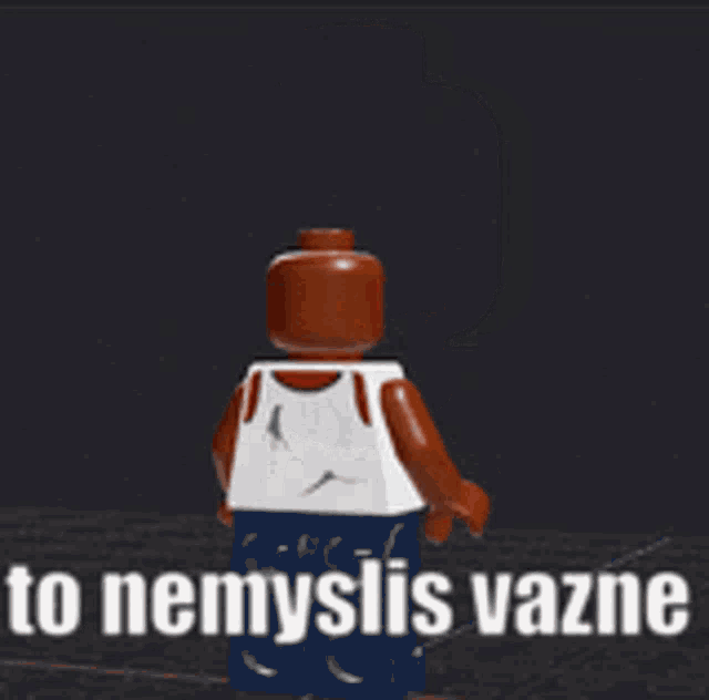 a lego man with the words to nemyslis vazne written on his back