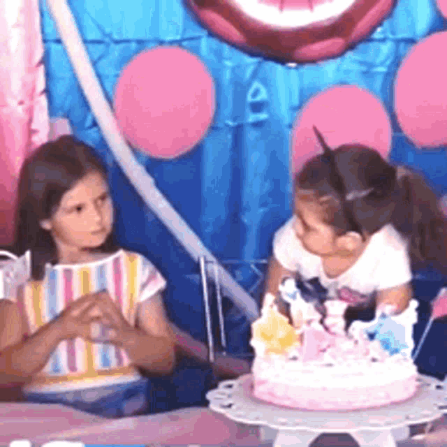 Claws Girl Fight GIF - Claws Girl Fight Spainish GIFs