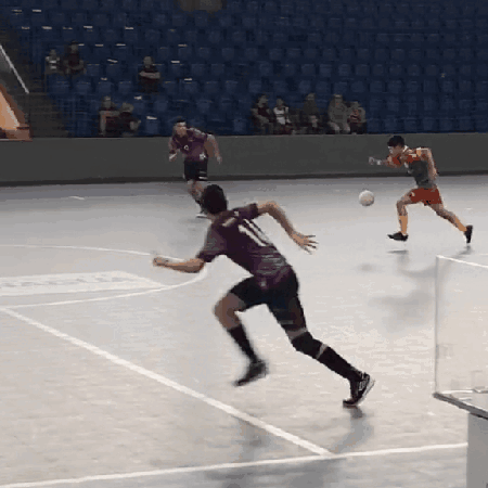 Jogo De Corpo Futsal GIF - Jogo De Corpo Futsal GIFs