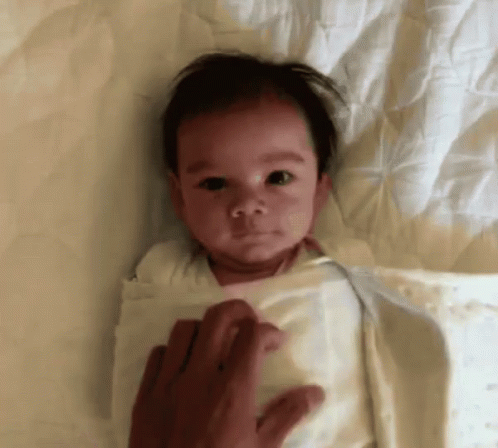 Espreguiçando Bebê Espreguiçar Bomdia GIF - Stretching Baby Stretch GIFs