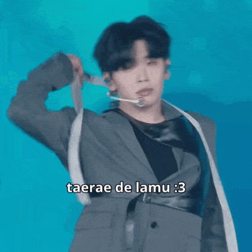 a blurry picture of a person with taerae de lamu 3 written on the bottom