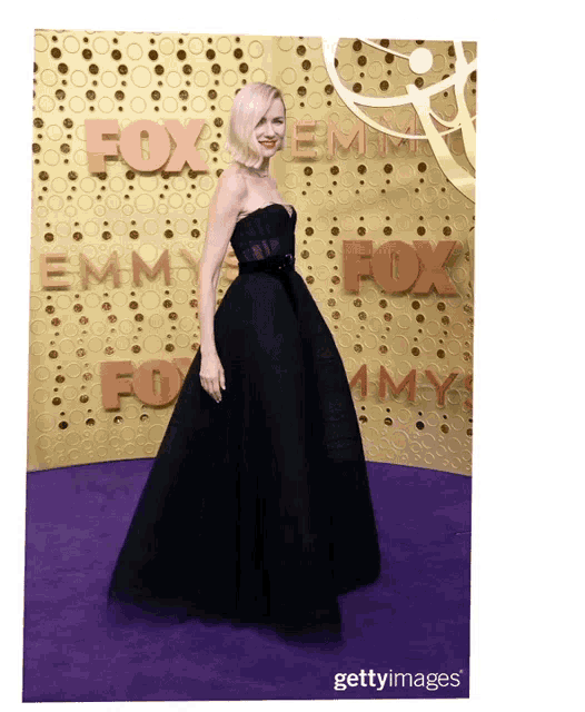 Pose Fancy Dress GIF - Pose Fancy Dress Naomi Watts GIFs