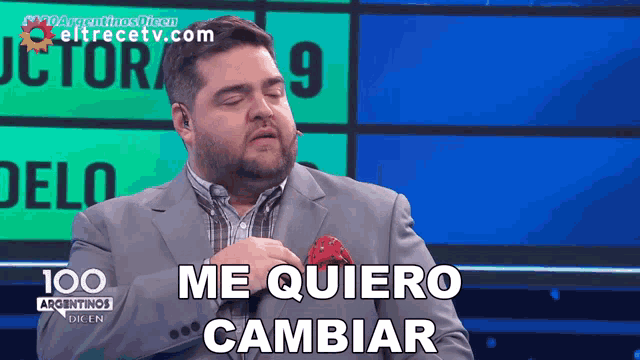a man in a suit says me quiero cambiar
