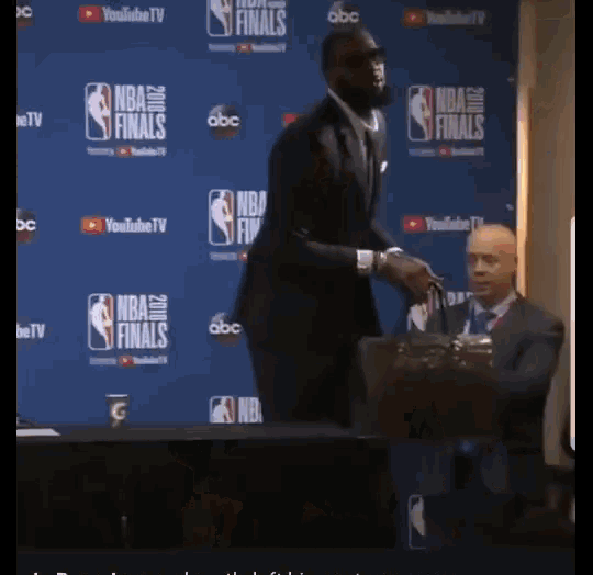 Lebron James Walkout GIF - Lebron James Walkout Im Out GIFs