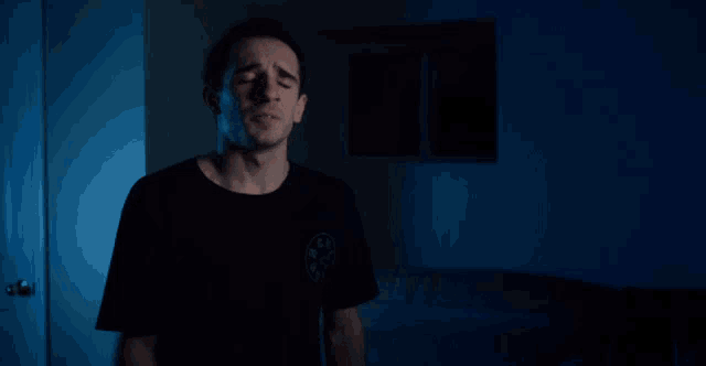 a man says i 'll be back in front of a blue background