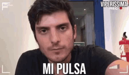 a man in a black shirt is taking a selfie and says mi pulsa