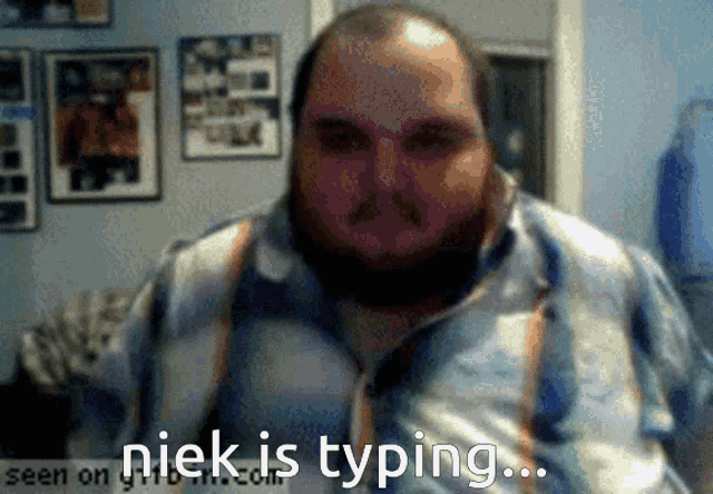 Niek Is GIF - Niek Is Typing GIFs