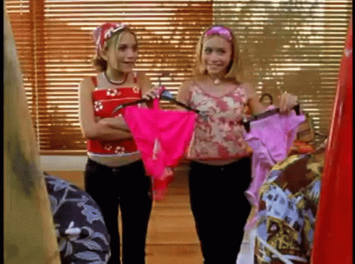Mary Kate And Ashley Our Lips Are Sealed GIF - Mary Kate And Ashley Our Lips Are Sealed Bikini GIFs