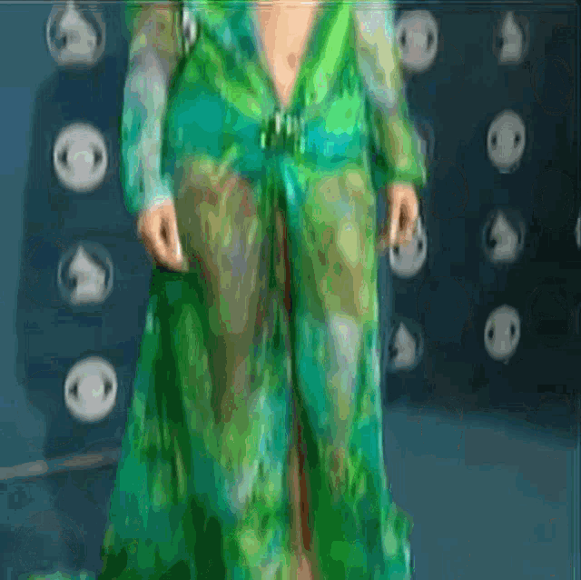 Jlo Jennifer Lopez GIF - Jlo Jennifer Lopez Green Dress GIFs