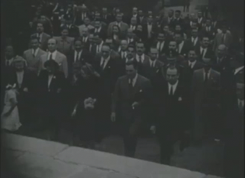 Perón Evita Caminando Perón Evita Marchando GIF - Perón Evita Caminando Perón Evita Marchando Perón1947 GIFs