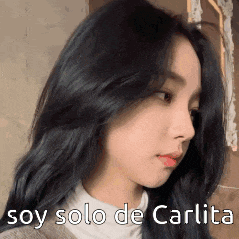 a close up of a woman 's face with the words soy solo de carlita