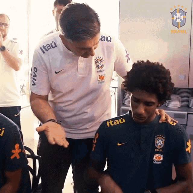 Consolando Cbf GIF - Consolando Cbf Confederacao Brasileira De Futebol GIFs