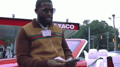 Counting Money Gucci Mane GIF - Counting Money Gucci Mane Ceo Flow GIFs