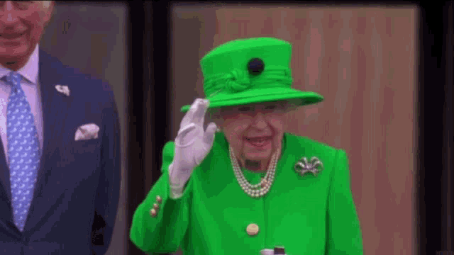 Queen Elizabeth GIF - Queen Elizabeth Elizabeth Ii Salute GIFs