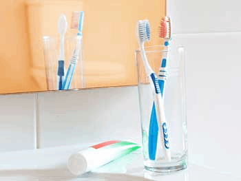 Me When 2 Toothbrushes GIF - Me When 2 Toothbrushes GIFs