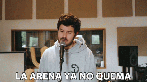 La Arena Ya No Quema Taburete GIF - La Arena Ya No Quema Taburete Mariposas GIFs