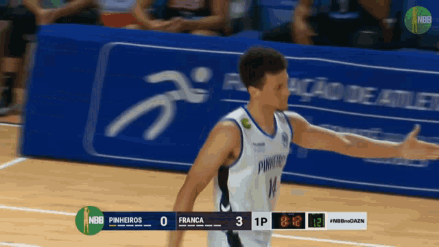 a basketball game between pinheiros and franca is being played