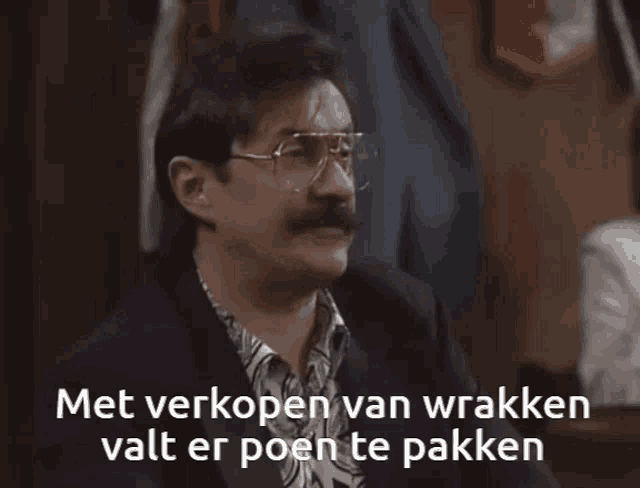 a man with glasses and a mustache says " met verkopen van wrakken valt er poen te pakken "