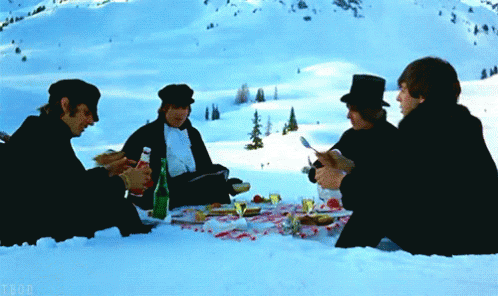 пикник на снегу битлз GIF - Picnic Snow Beatles GIFs