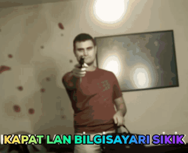 a man pointing a gun at the camera with the words kapat lan bilgisayari sikk below him