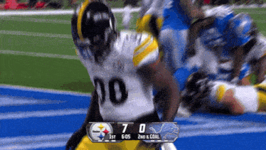 a football game between the steelers and the lions