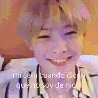 a close up of a person 's face with the words `` mi cara cuando digo que no soy de nice '' written above it .