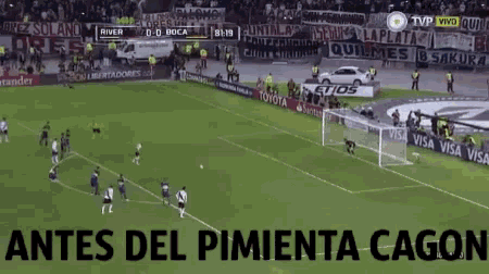 a soccer field with the words antes del pimienta cagon at the top