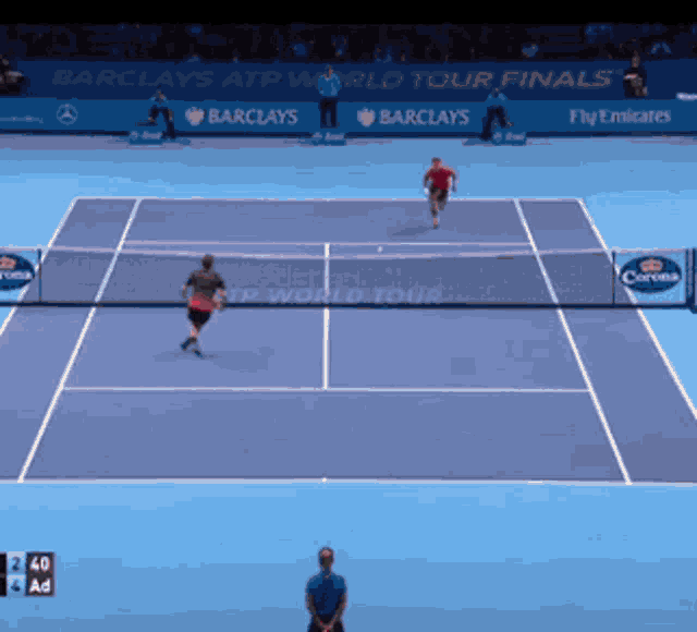 a tennis match is being played at the barclays world tour final