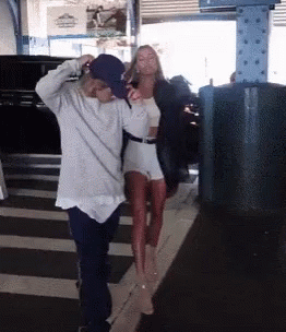 Jailey Hold Hands GIF - Jailey Hold Hands Walking GIFs