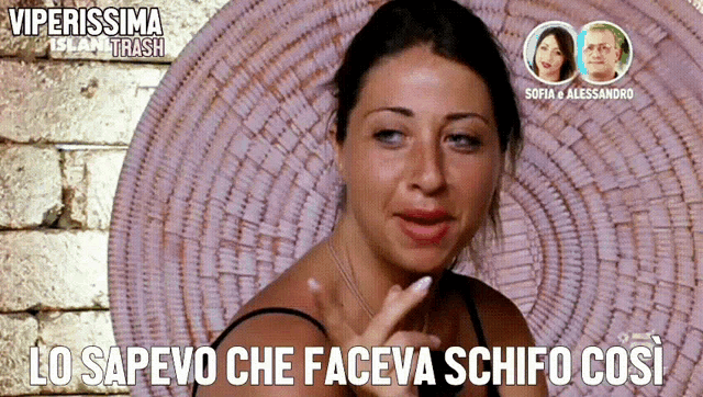 a picture of a woman with the words " lo sapevo che faceva schifo cosi " below her