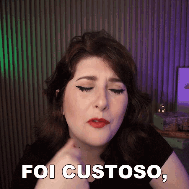 a woman says " foi custoso " in a video