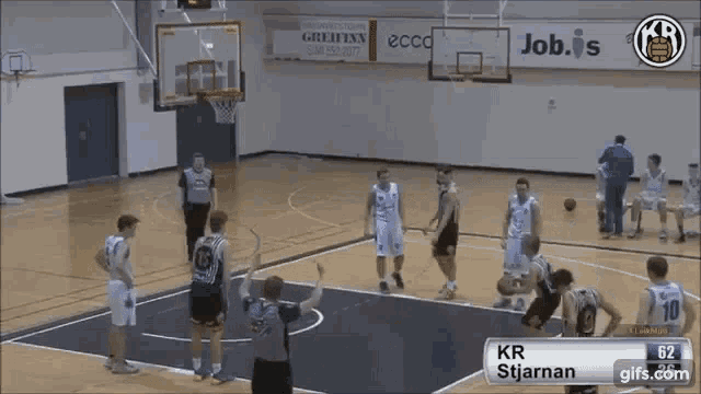 a basketball game is being played and kr stjärnan is leading the team with 62 points