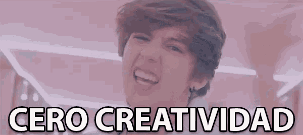 a young boy making a funny face with the words cero creatividad written below him