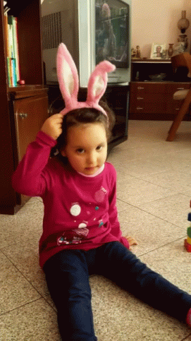 Coniglietta Pasquale Little Girl GIF - Coniglietta Pasquale Little Girl Bunny Ears GIFs